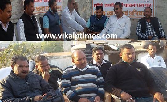 Padmavat Ban Karni Sena Filmpadmavat Padmaavat RajputKarnisena Rajput Demand Ban Movie Angry Community Bhansali Production Deepika Padukone Shahid Kapoor Ranveer Kapoot Sensor Board Release