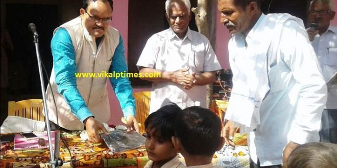 Collector Distributed Jersey Students students of upper primary school in Aniyala village listened problems villagers directed concerned officers solve schoolchildren physical teacher Bhamashah