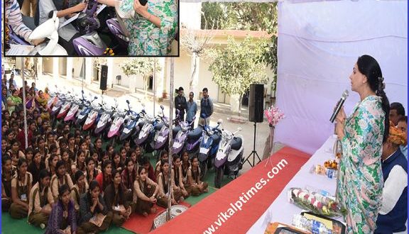 Diya Kumari Mla distributed Scooty Talented Girls girls state government making possible effort promote daughters encourage betibachaobetipadhao