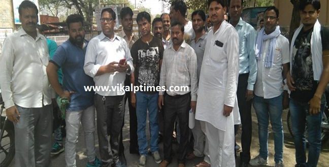 Photographer beatan case People demand arrest accused police Sawai Madhopur