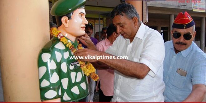 Shaheed Captain Ripudaman Singh martyr Wreaths statue College Ranthambore