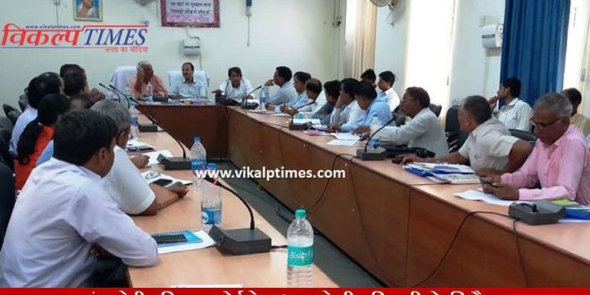 Chairman of Dang Regional Development Board Conduct employees Meeting