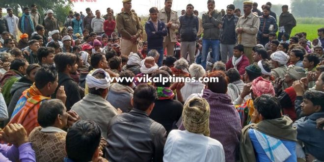 Tiger attack case 40 year old Munni Yogi Kundera village death Ranthambore National Park Police Forest Villagers angry
