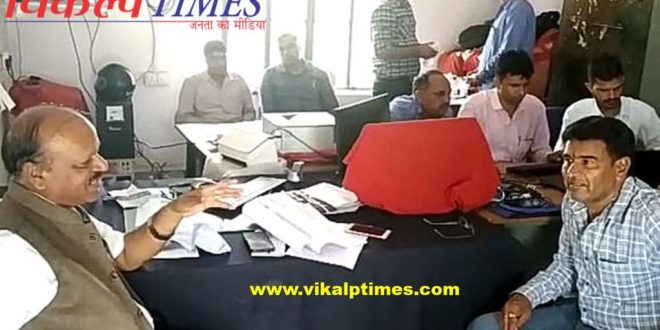 ACB trap Senior Assistant Taking Rs 400