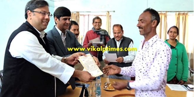 Credit forgery certificate distributed camp
