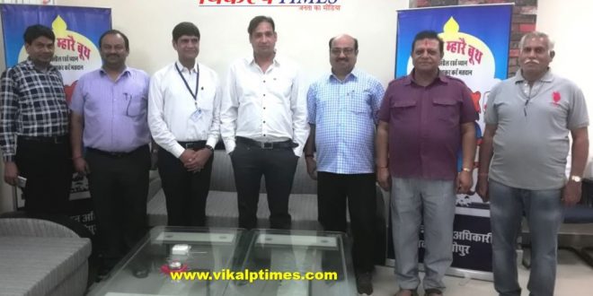 Sweep ambassador Suresh Albeela meets district election officer