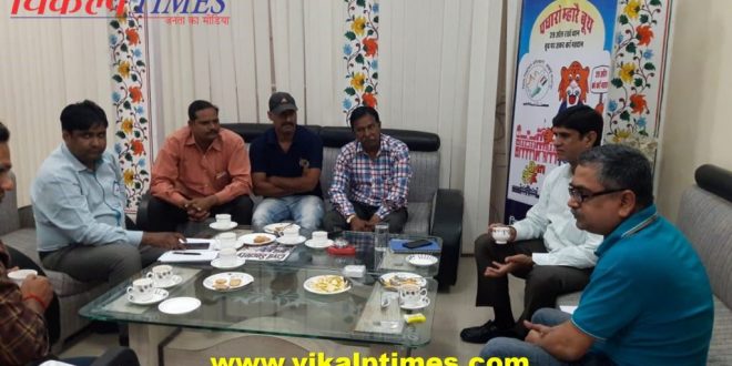 Expenditure supervisor discusses journalists