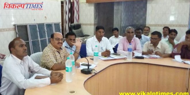Meeting village servants organized chairmanship Chief Executive Officer