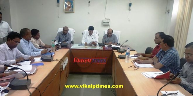 Collector ordered officials clear roofs government buildings