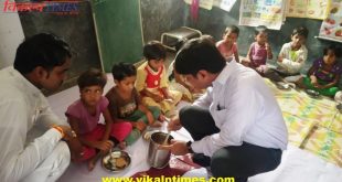 District collector fed nutrition food children Jollanda Anganwadi center
