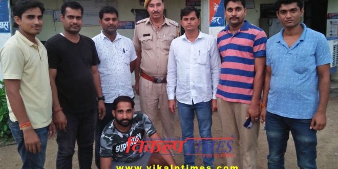 Police Arrested rewarded accused with illegal pistol and live cartridge