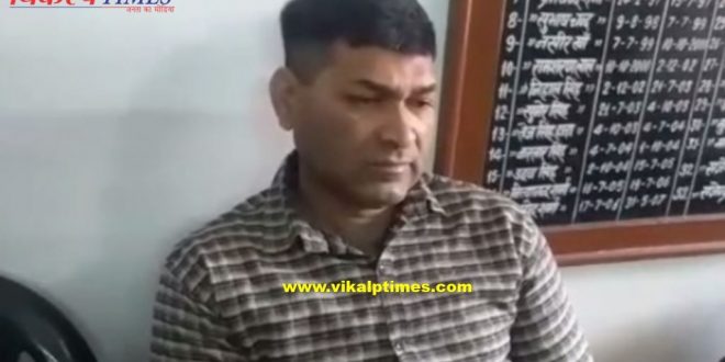 Head constable arrested for taking bribe of three thousand