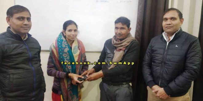 Rashid introduced honesty, lady constable's lost purse returned