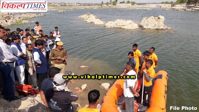 Dead body young man found Banas river