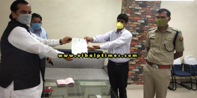 MP Jaunapuria handed 25 lakh rupees letter collector