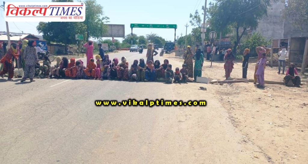 People jam kota lalsot mega highway for food india lock down