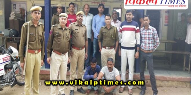 Police arrested 50 gram smack smugglers money