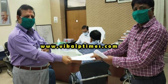 Bhamashah handed over cheque of cooperation deal corona virus crisis
