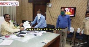 Cheque cooperation amount handed collector IFWJ Bhamashahs