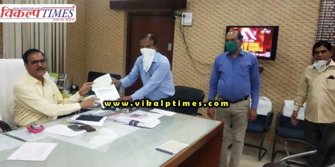 Cheque cooperation amount handed collector IFWJ Bhamashahs