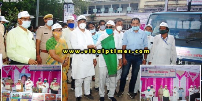 Minister in charge left flag awareness chariot