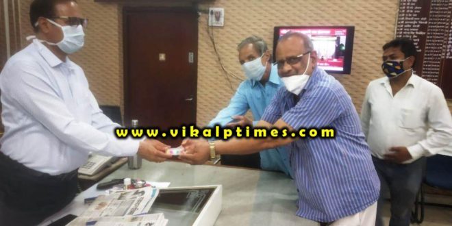 Shiv Mandir Trust distributes homeopathic medicine