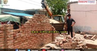 Tractor trolley overturned House damaged bonli Sawai madhopur