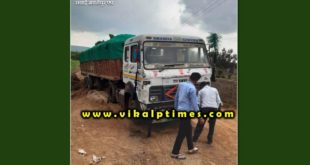 truck filled illegal gravel seized near Khandar Sawai Madhopur