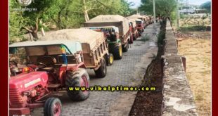 3 tractor trolleys filled with illegal gravel seized