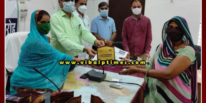 Corona warriors honored by collector Sawai Madhopur