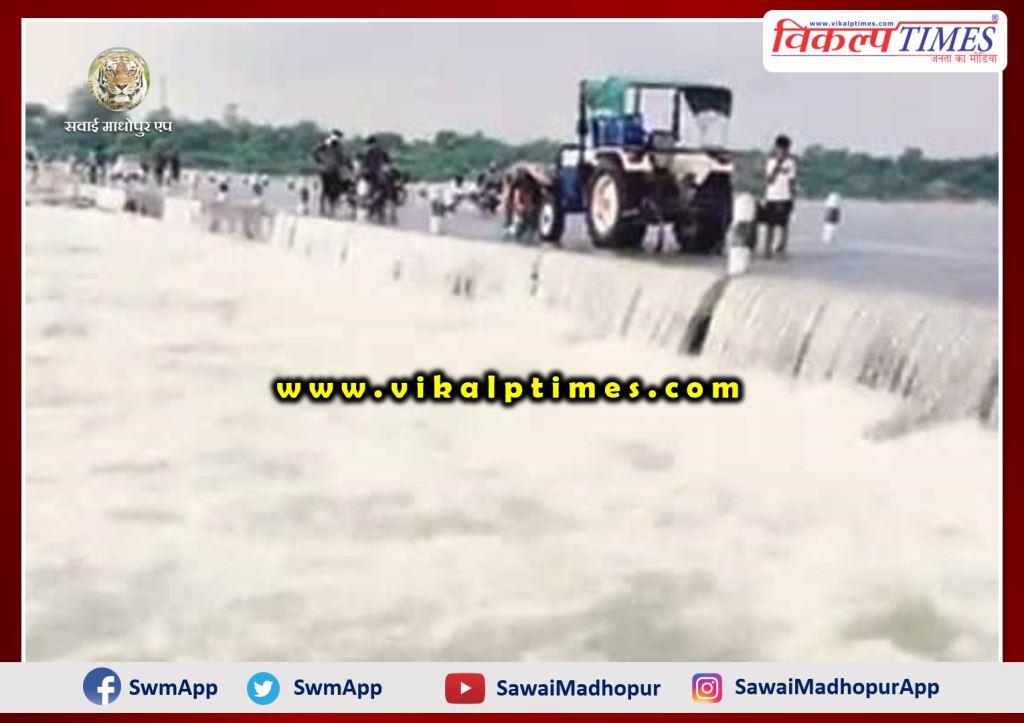 Jaipur road disrupted due to opening door of Israda dam