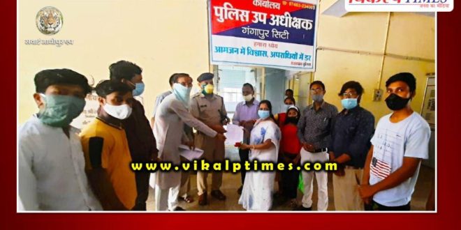 People demand to fix damaged roads in Gangapur Sawai Madhopur