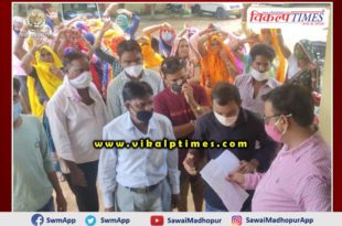 people handed memorandum regarding water problem