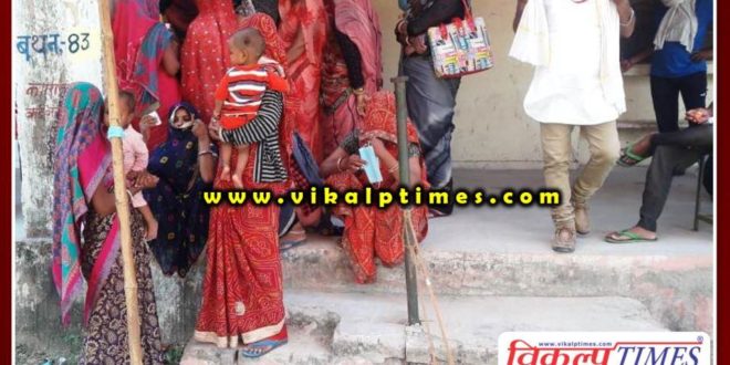 Police failed to maintain Corona guidelines during Panchayat elections in Sawai madhopur