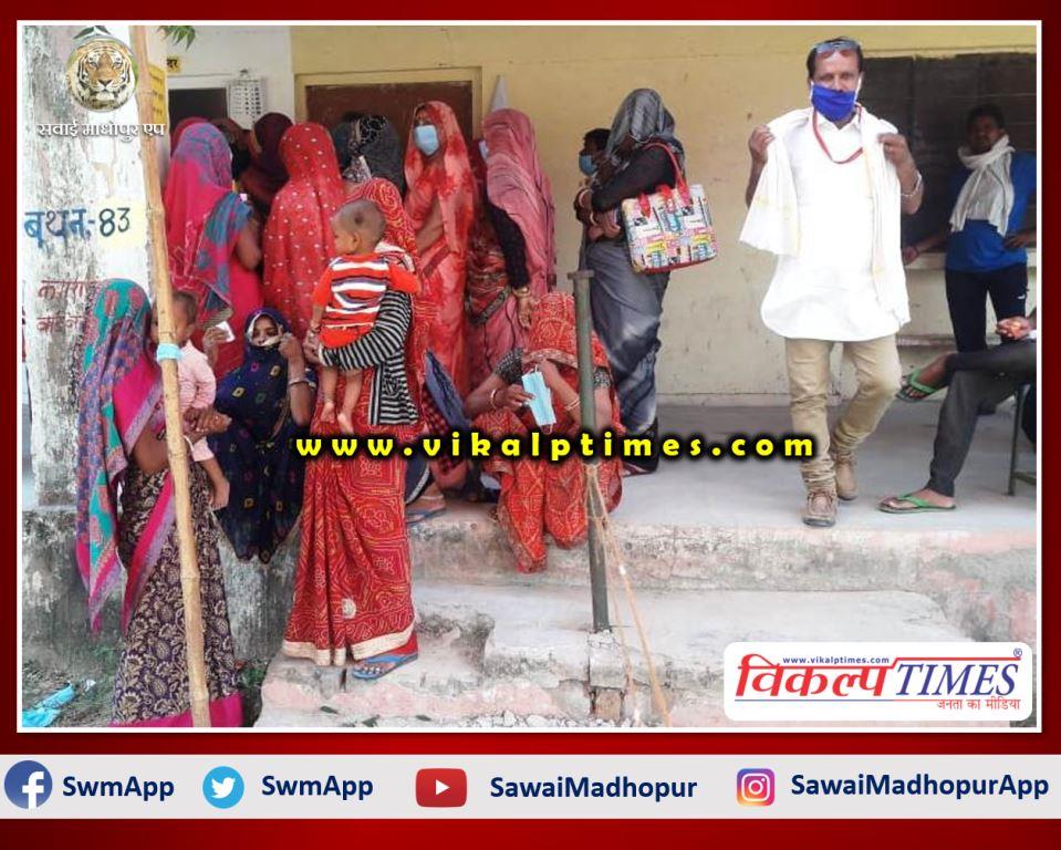 Police failed to maintain Corona guidelines during Panchayat elections in Sawai madhopur