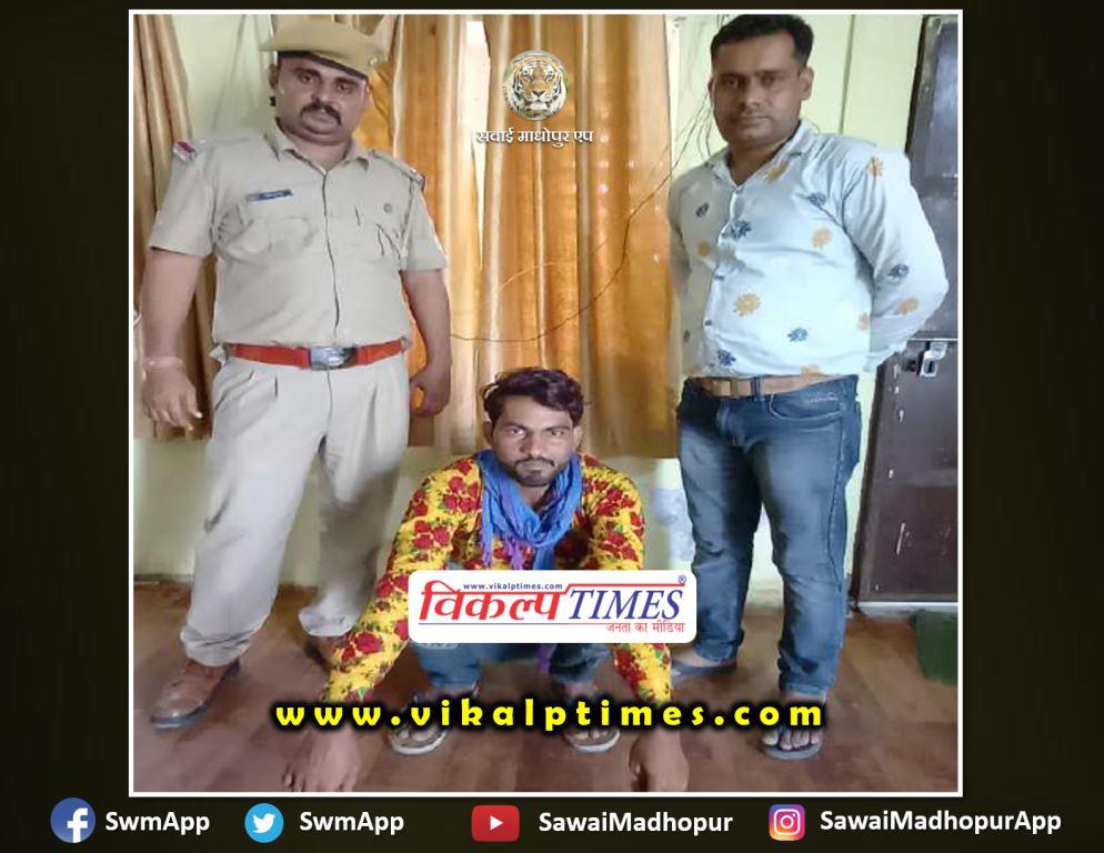 police arrested youth desi katta two live cartridges