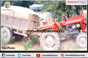 Police Seized two tractor trolleys with illegal gravel at bonli Sawai Madhopur