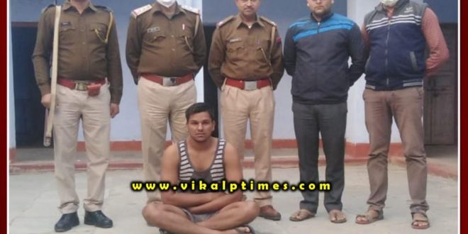 Police arrested accused with illegal weapons in a robbery case