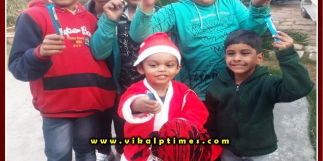 Little santa claus shared happiness on the occasion of mary christmas