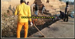Youth cleaning Chauth Mata Sarovar Ghats