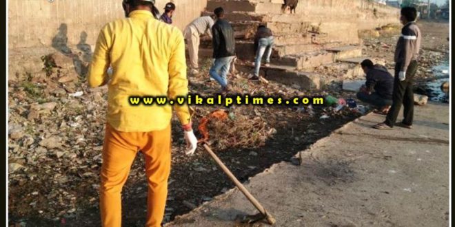 Youth cleaning Chauth Mata Sarovar Ghats