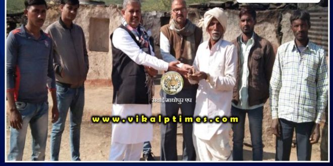 bjp worker helped the fire victim in bamanwas