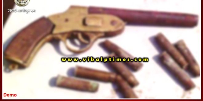 police arrested accused with desi Katta and live cartridge
