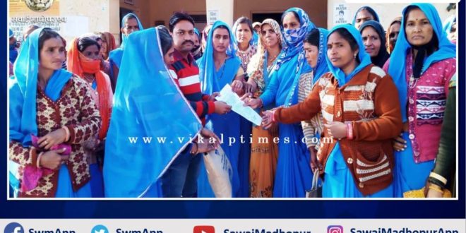 Anganwadi Asha collaborators submitted memorandum in khandar