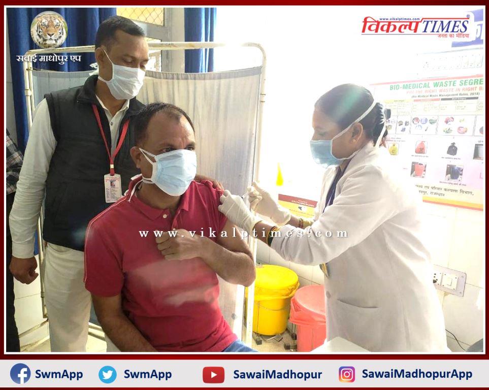 Covid-19 vaccination on city council officials and employees in Sawai Madhopur