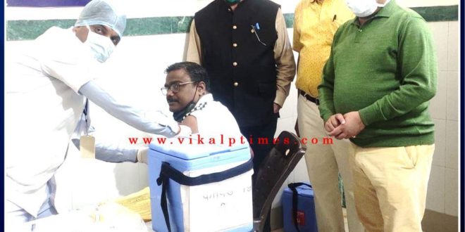 Covid vaccine vaccinated to the CEO Sawai Madhopur