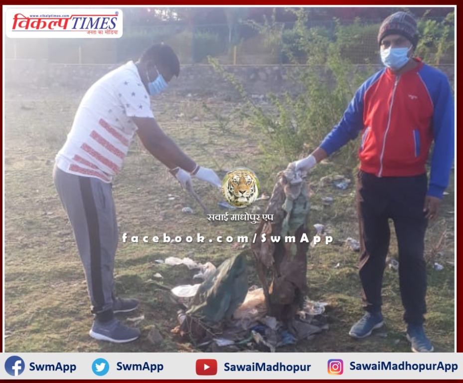 Swachh Barwada Mission Team youths cleanliness in Chauth Mata Sarovar Ghat