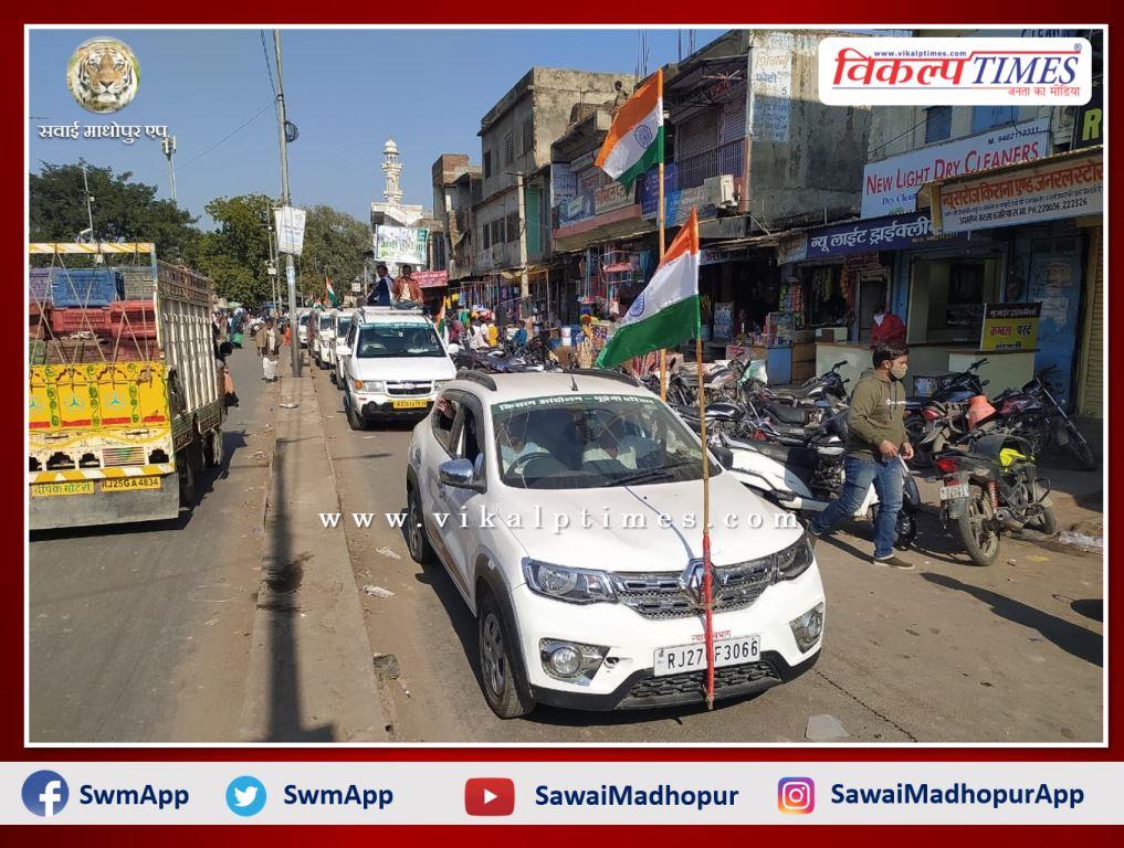 Taxi union rally in support of farmers movement in Sawai Madhopur