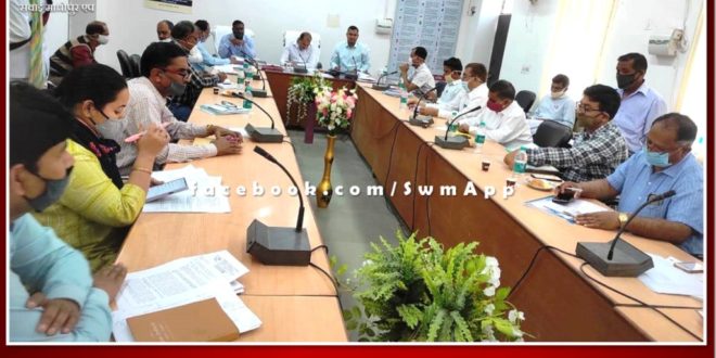 Meeting of budget announcements, distribution and progress review in Sawai madhopur