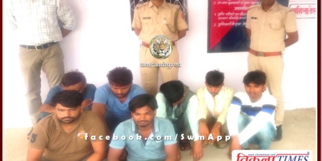 Police arrested 7 accused of racking illegal gravel mining, 3 motorcycles and 2 empty tractor-trolleys seized